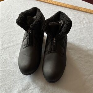 Sporto Black Ankle Boots with Quilted Design